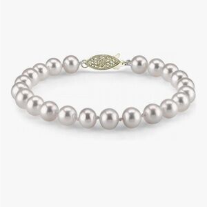 Elegant Pearl Bracelet with Gold Clasp